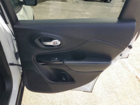 2023 Jeep Cherokee Altitude Lux