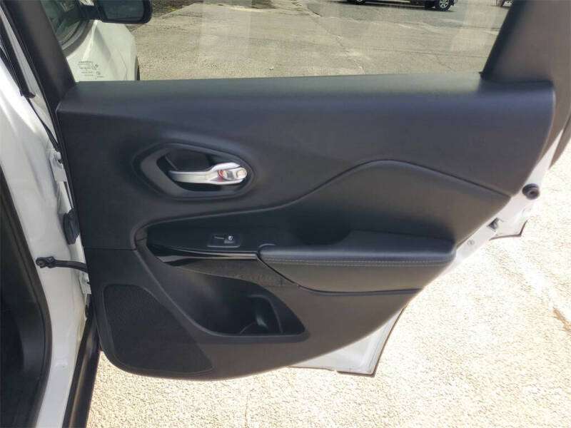 2023 Jeep Cherokee Altitude Lux