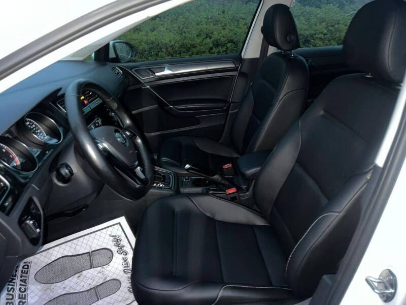 2018 Volkswagen Golf TSI SE