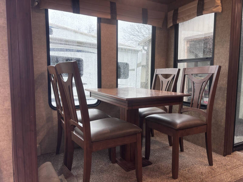 2017 Forest River Sandpiper 389RD