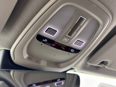 2024 Volvo XC40 B5 Plus Bright Theme