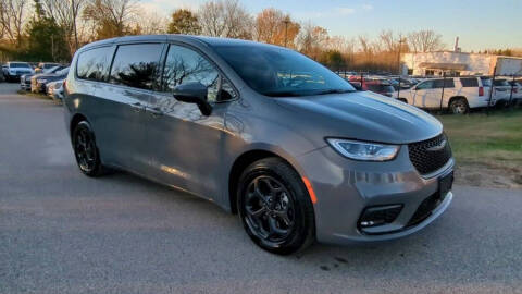 2023 Chrysler Pacifica Plug-In Hybrid Touring L