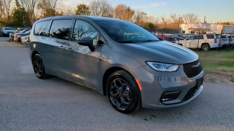 2023 Chrysler Pacifica Plug-In Hybrid Touring L