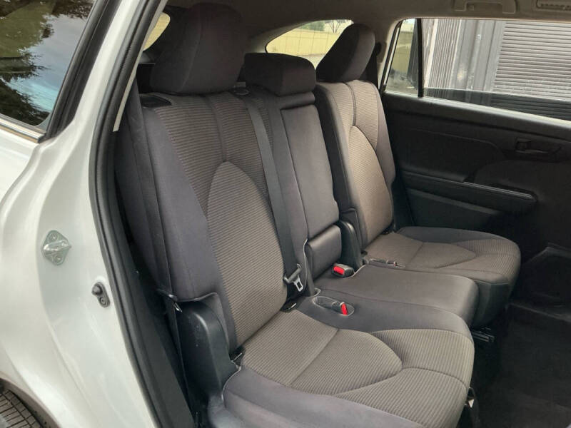 2022 Toyota Highlander LE