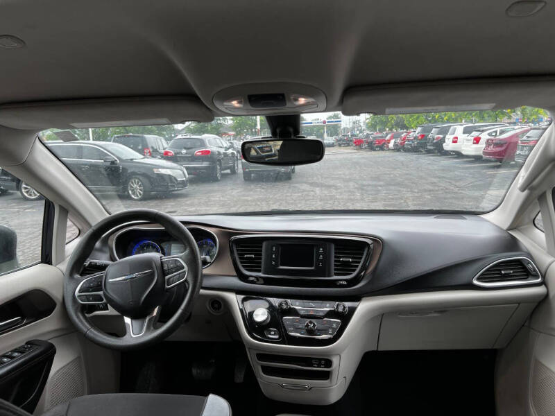 2017 Chrysler Pacifica LX