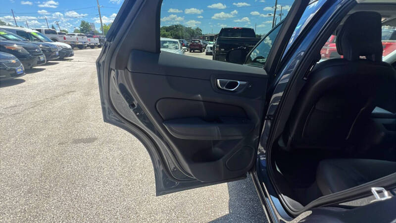2024 Volvo XC60 B5 Core Dark Theme
