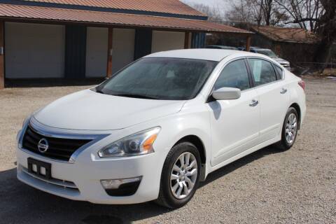2015 Nissan Altima for sale at Bailey & Sons Motor Co in Lyndon KS