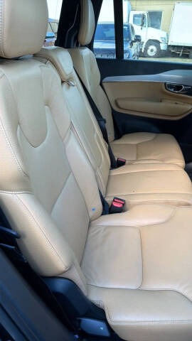 2016 Volvo XC90 T6 Momentum