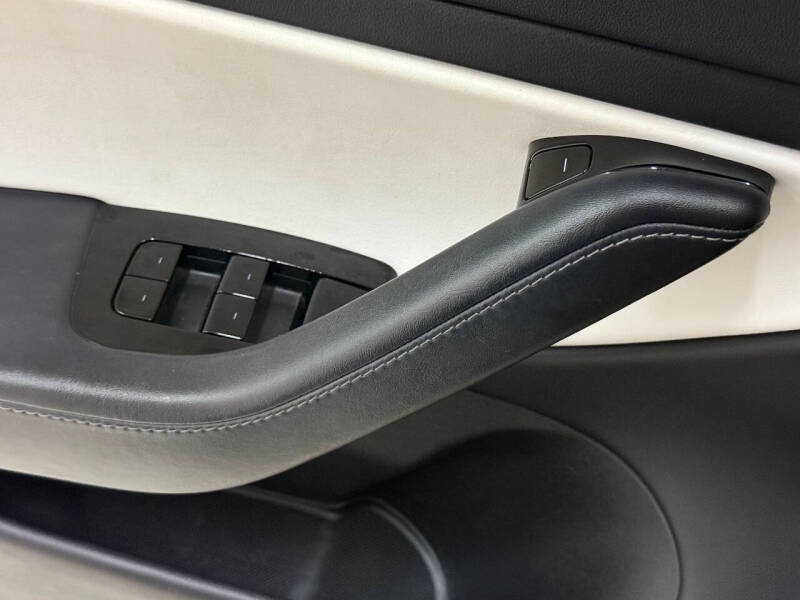 2019 Tesla Model 3 Base photo 70