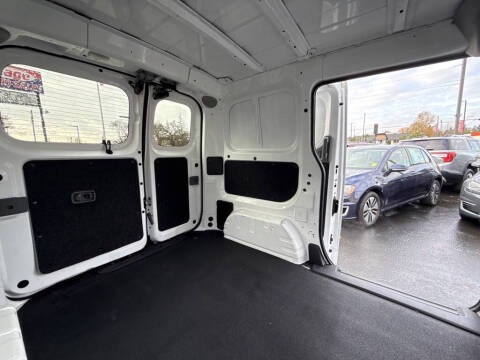 2017 Nissan NV200 SV