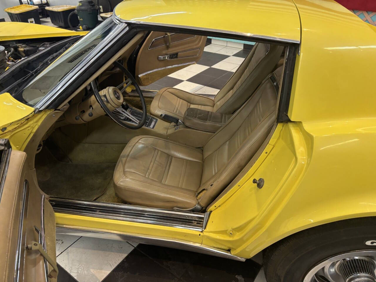 1975 Chevrolet Corvette 24