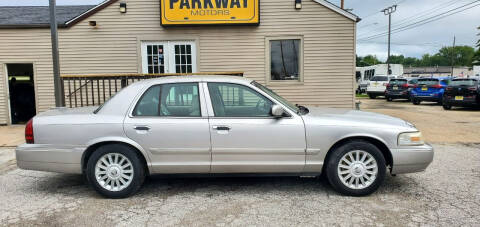 2008 Mercury Grand Marquis for sale at Parkway Motors in Springfield IL