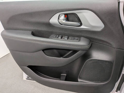 2024 Chrysler Pacifica Touring