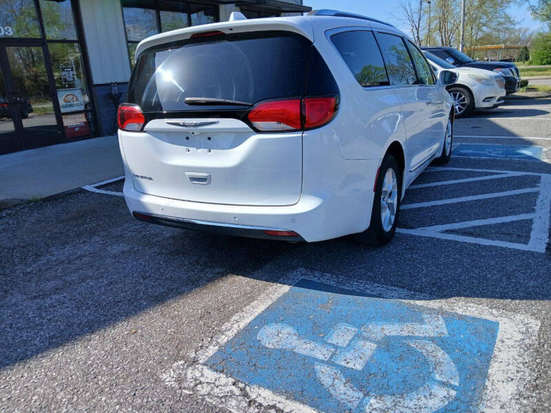 2017 Chrysler Pacifica Touring-L Plus