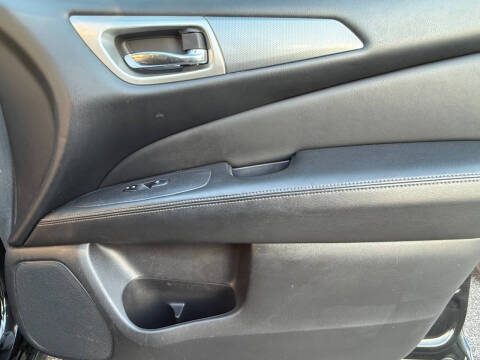 2017 Nissan Pathfinder SL