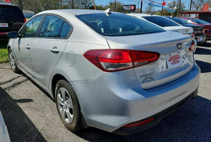 2017 Kia Forte LX photo 3