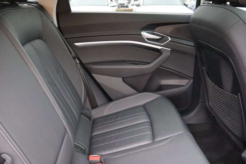 2021 Audi e-tron quattro Premium