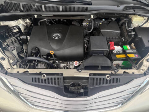 2017 Toyota Sienna XLE Premium 7-Passenger