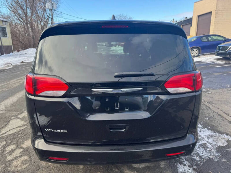 2020 Chrysler Voyager LXi