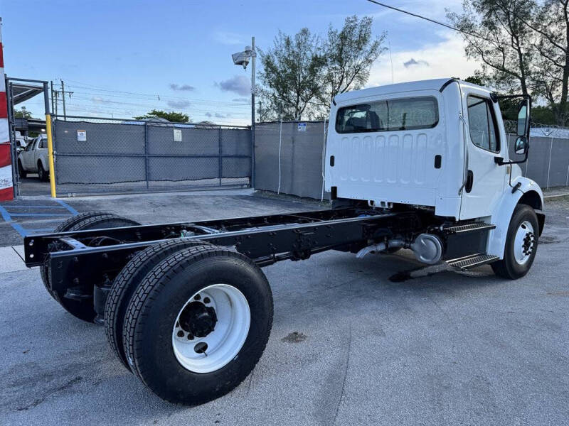 2018 Freightliner M2 106