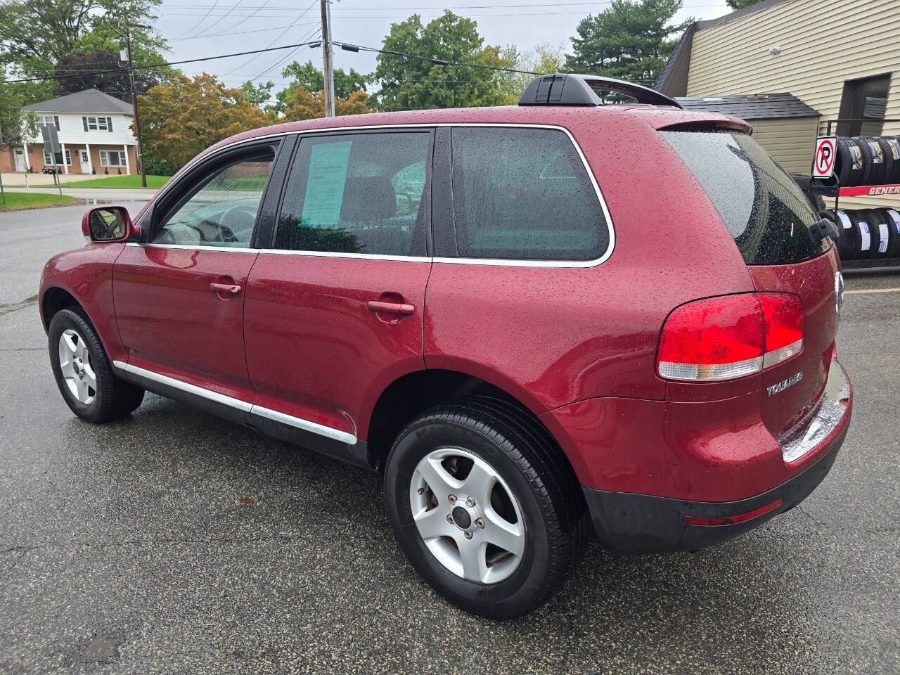 2004 Volkswagen Touareg for sale at QUEENSGATE AUTO SALES in York, PA