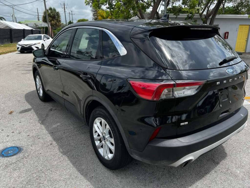 2020 Ford Escape SE