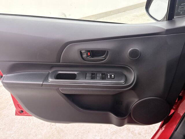 2016 Toyota Prius c One