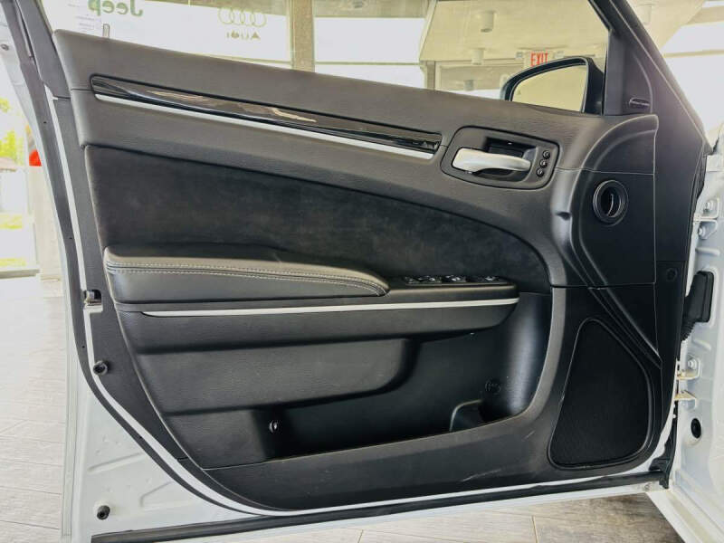 2023 Chrysler 300 C