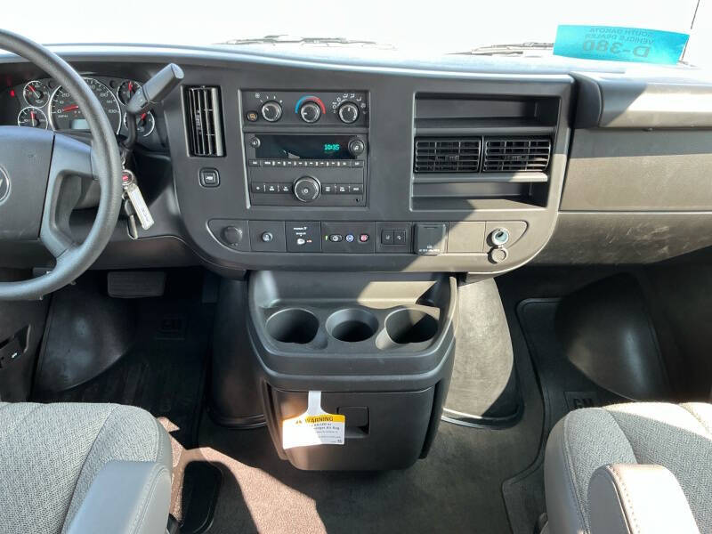 2025 Chevrolet Express LT 3500