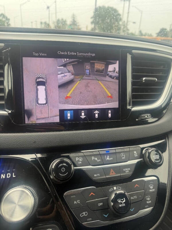 2020 Chrysler Pacifica Touring L