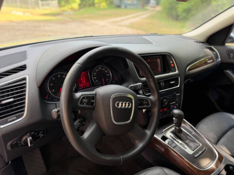 2011 Audi Q5 2.0T quattro Premium Plus