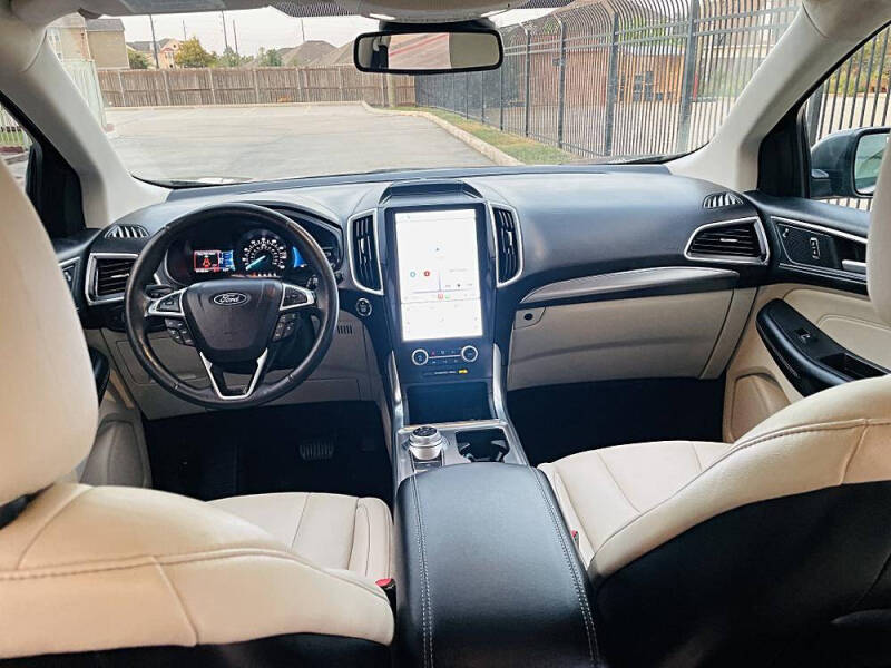 2022 Ford Edge Titanium