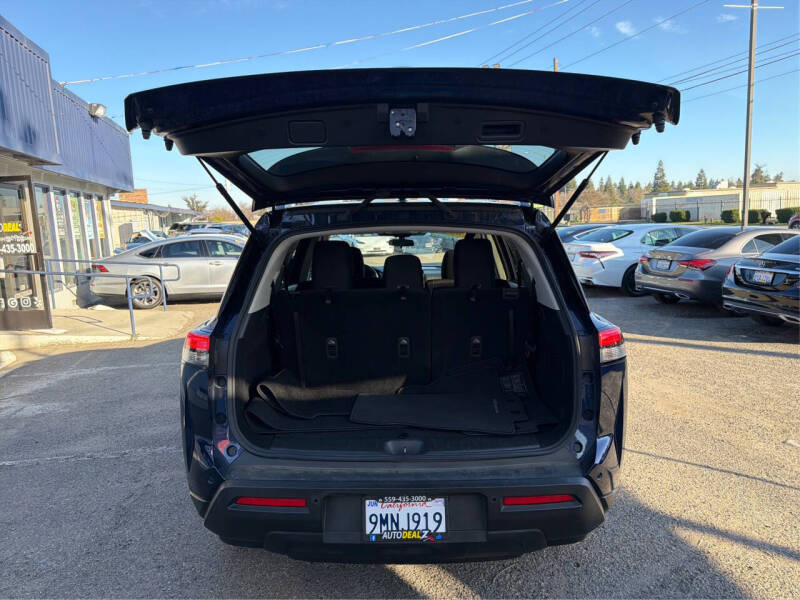 2024 Nissan Pathfinder SV