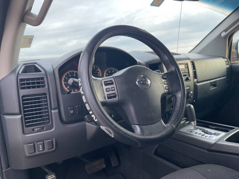 2012 Nissan Titan SV