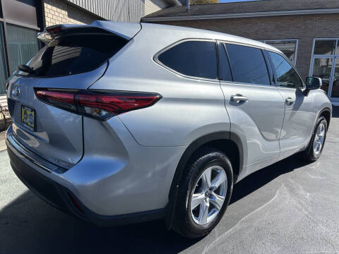 2022 Toyota Highlander LE