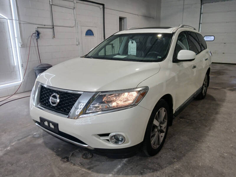 2016 Nissan Pathfinder Platinum's photo