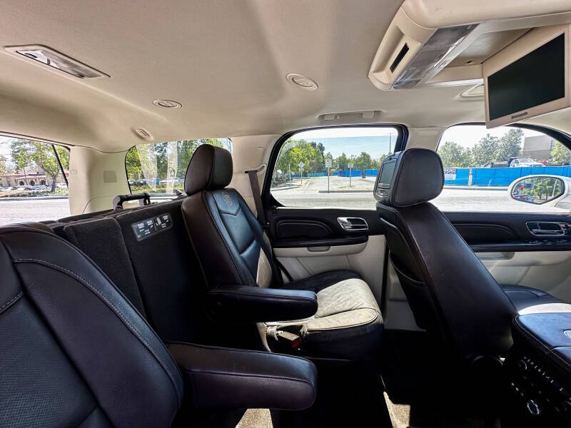 2012 Cadillac Escalade Platinum Edition