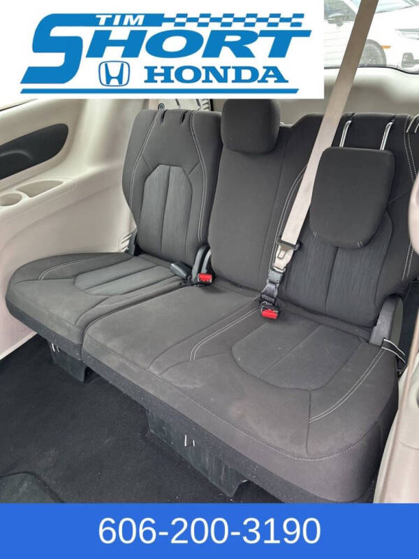 2024 Chrysler Voyager LX