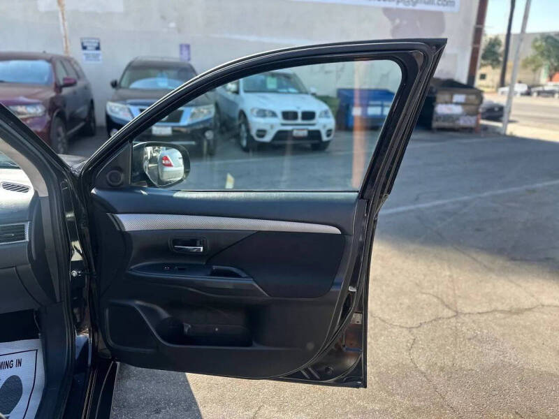 2017 Mitsubishi Outlander ES