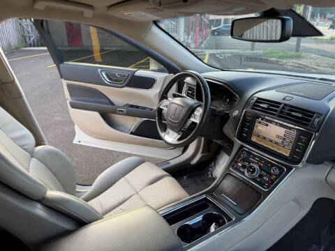 2019 Lincoln Continental Select
