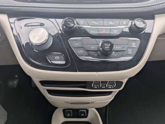 2021 Chrysler Pacifica Touring L