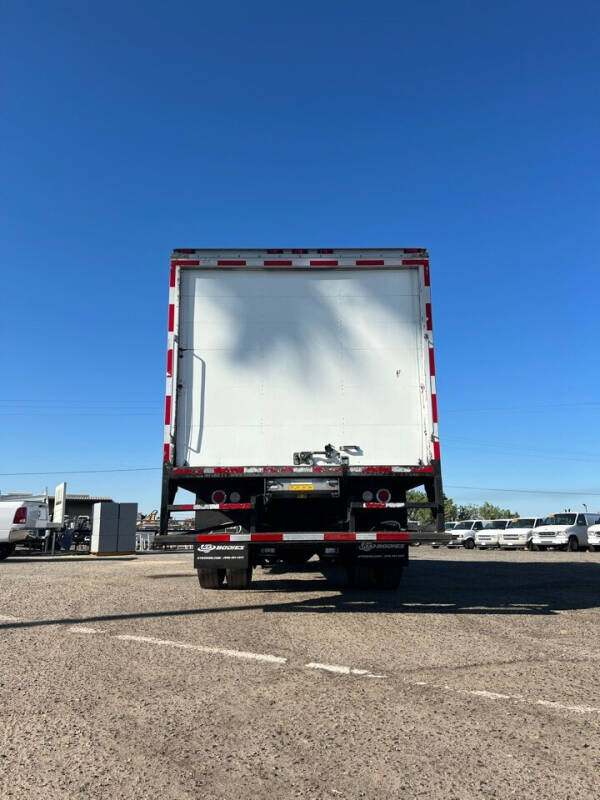 2012 Freightliner M2 106