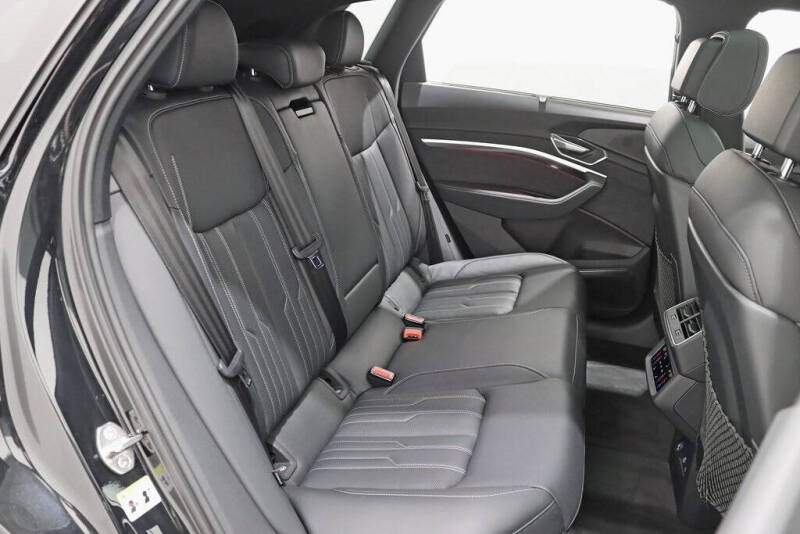 2022 Audi e-tron S quattro Prestige