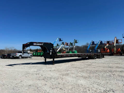 2021 Diamond C 40' Hydraulic Dove Gooseneck for sale at Ken's Auto Sales in New Bloomfield MO