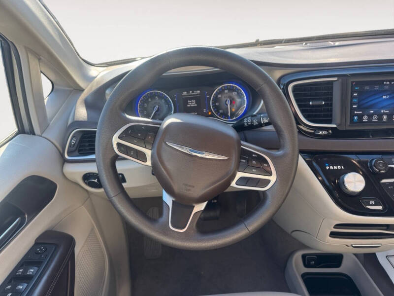 2021 Chrysler Voyager LX