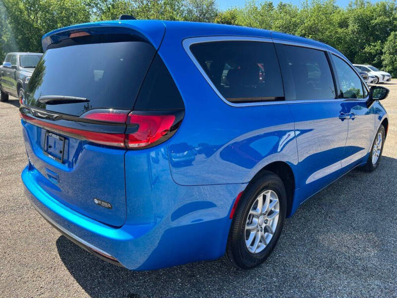 2027 Chrysler Pacifica Select