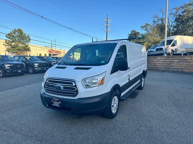 2015 Ford Transit Base's photo