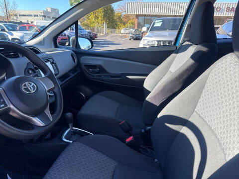 2016 Toyota Yaris 3-Door LE