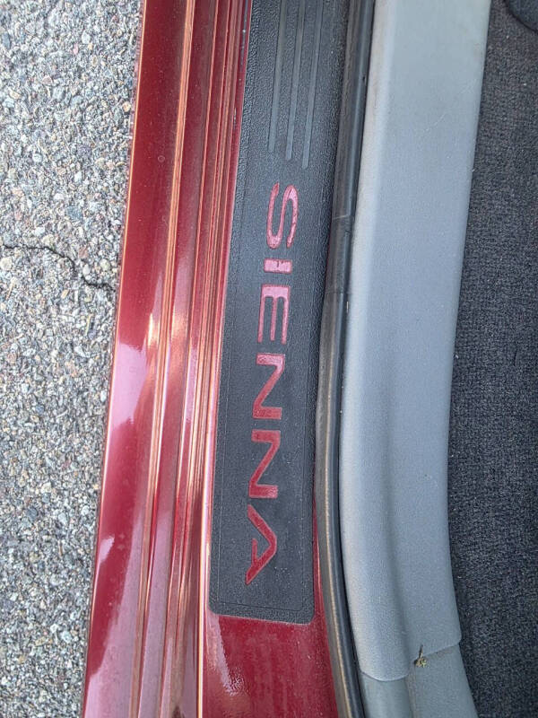 2013 Toyota Sienna SE 8-Passenger