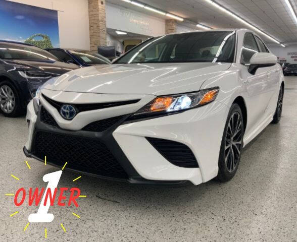 2020 Toyota Camry SE's photo